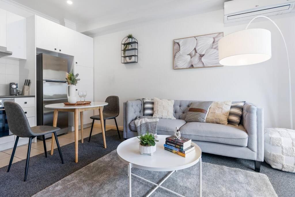 Cozy 1 Bedder In St Kilda With Balcony Apartment Мелбърн Екстериор снимка