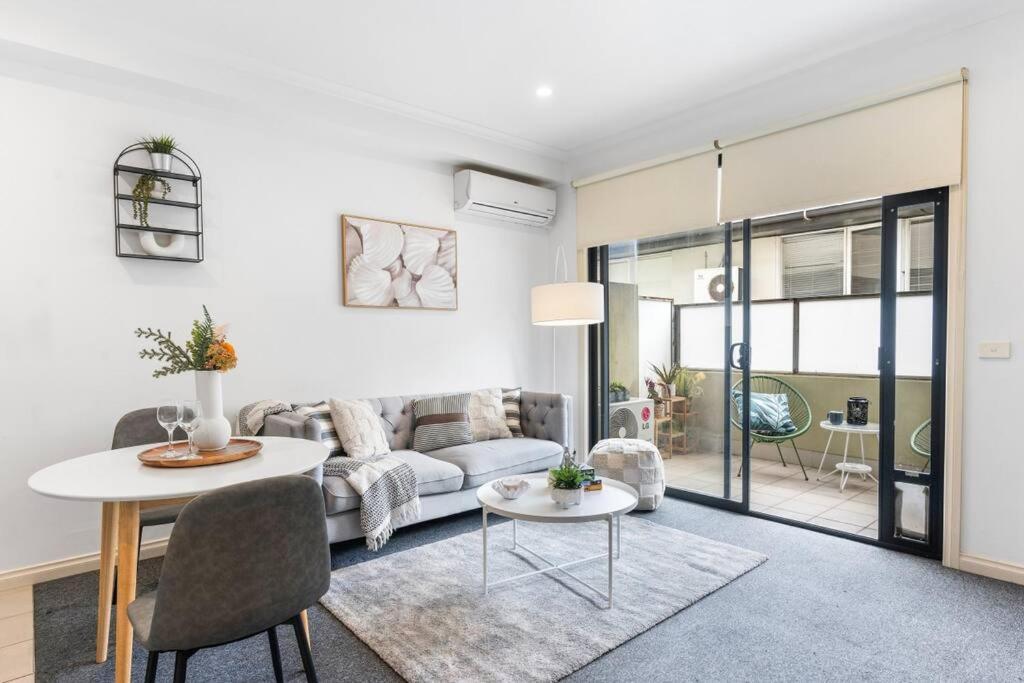 Cozy 1 Bedder In St Kilda With Balcony Apartment Мелбърн Екстериор снимка