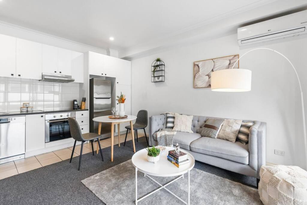 Cozy 1 Bedder In St Kilda With Balcony Apartment Мелбърн Екстериор снимка